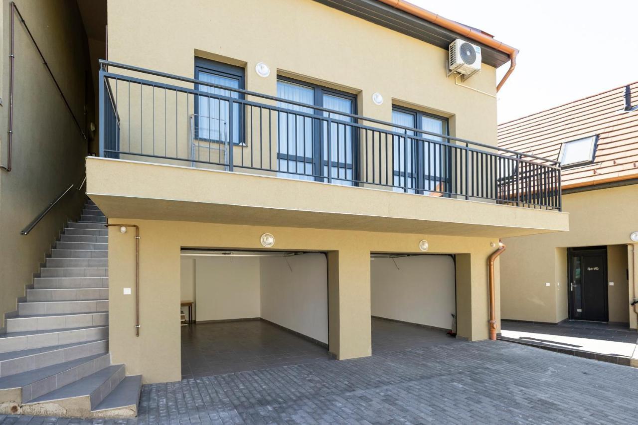 Star Apartman Eger Exteriör bild