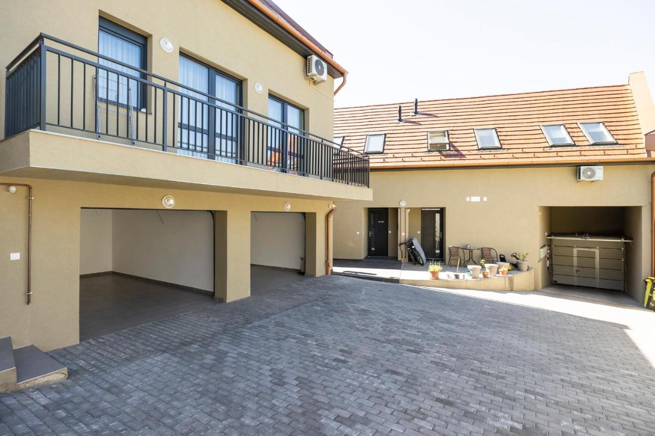 Star Apartman Eger Exteriör bild